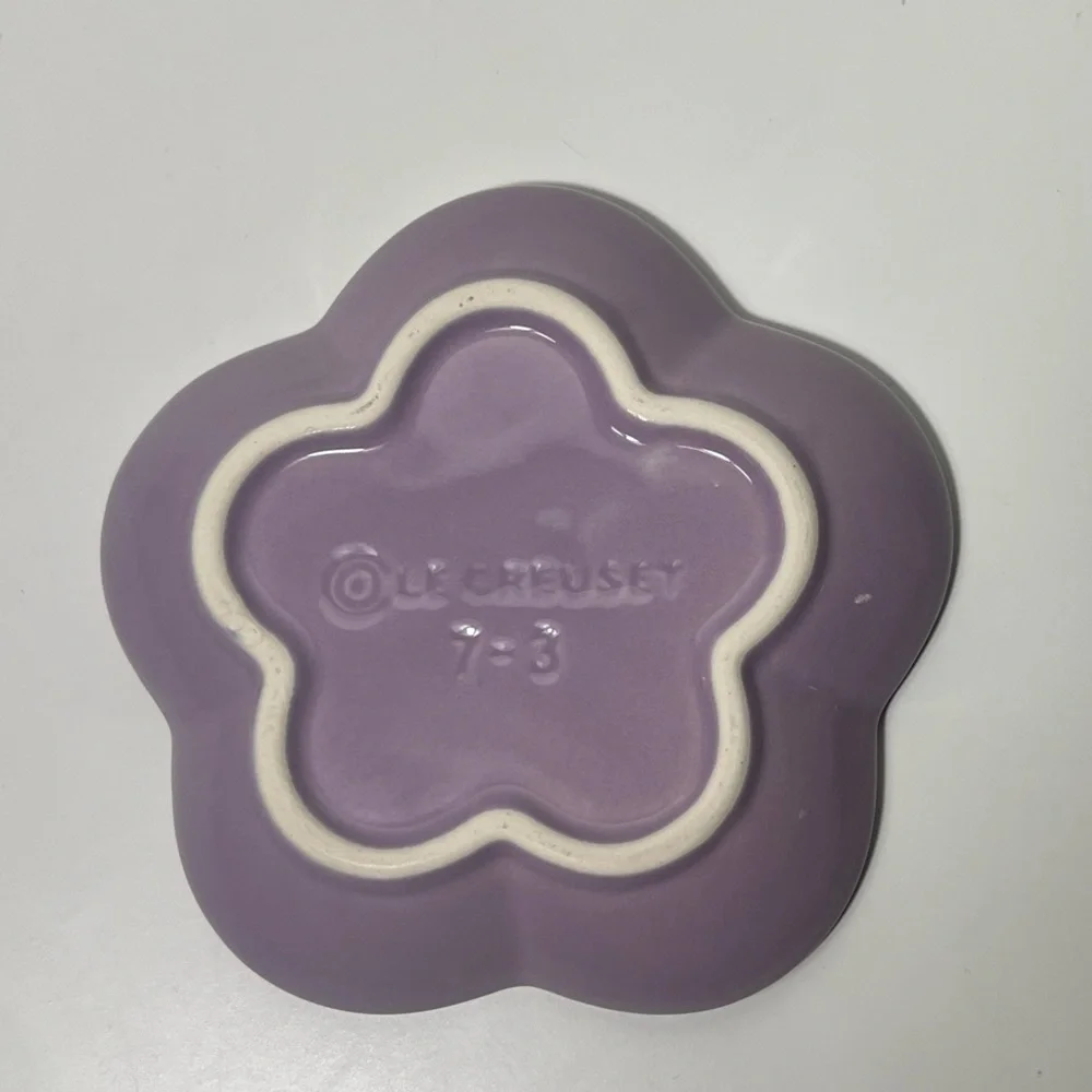 Le Creuset Stoneware Flower Petal Scalloped Trinket Dish Plate Tray - Picture 10 of 11